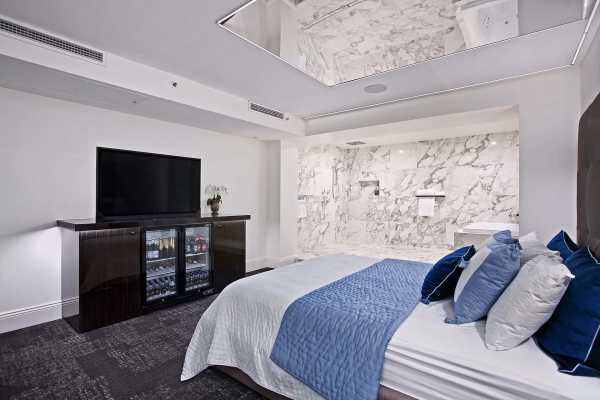 The Regency Suite with spa bath